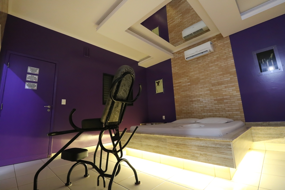 Foto da Charme no Motel Psiu com Frigobar — suíte temática em Catanduva