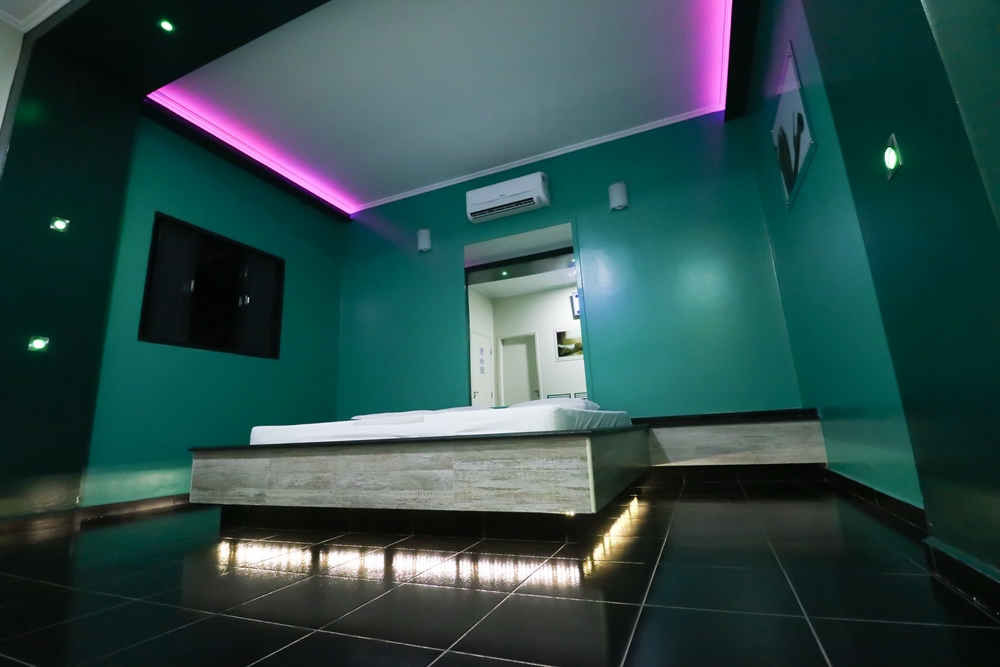 Foto da Glamour no Motel Psiu com Frigobar — suíte temática em Catanduva